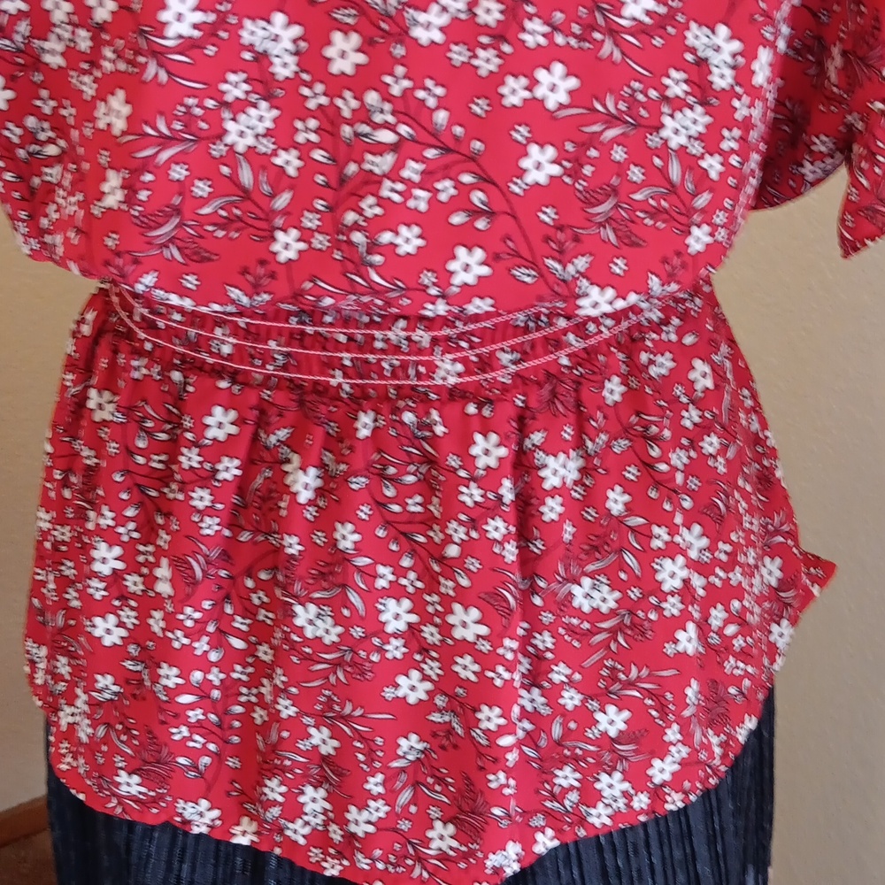 Max Studio Red Floral V-Neck Tie-Waist Blouse - Picture 11 of 15